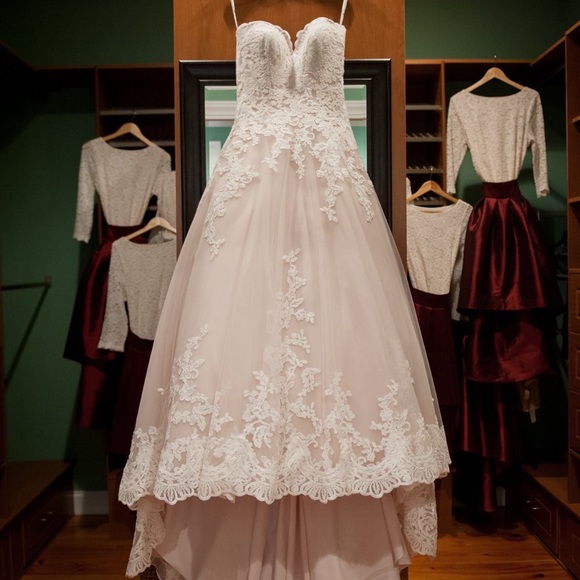 Wedding Dress - Picture 1 of 8